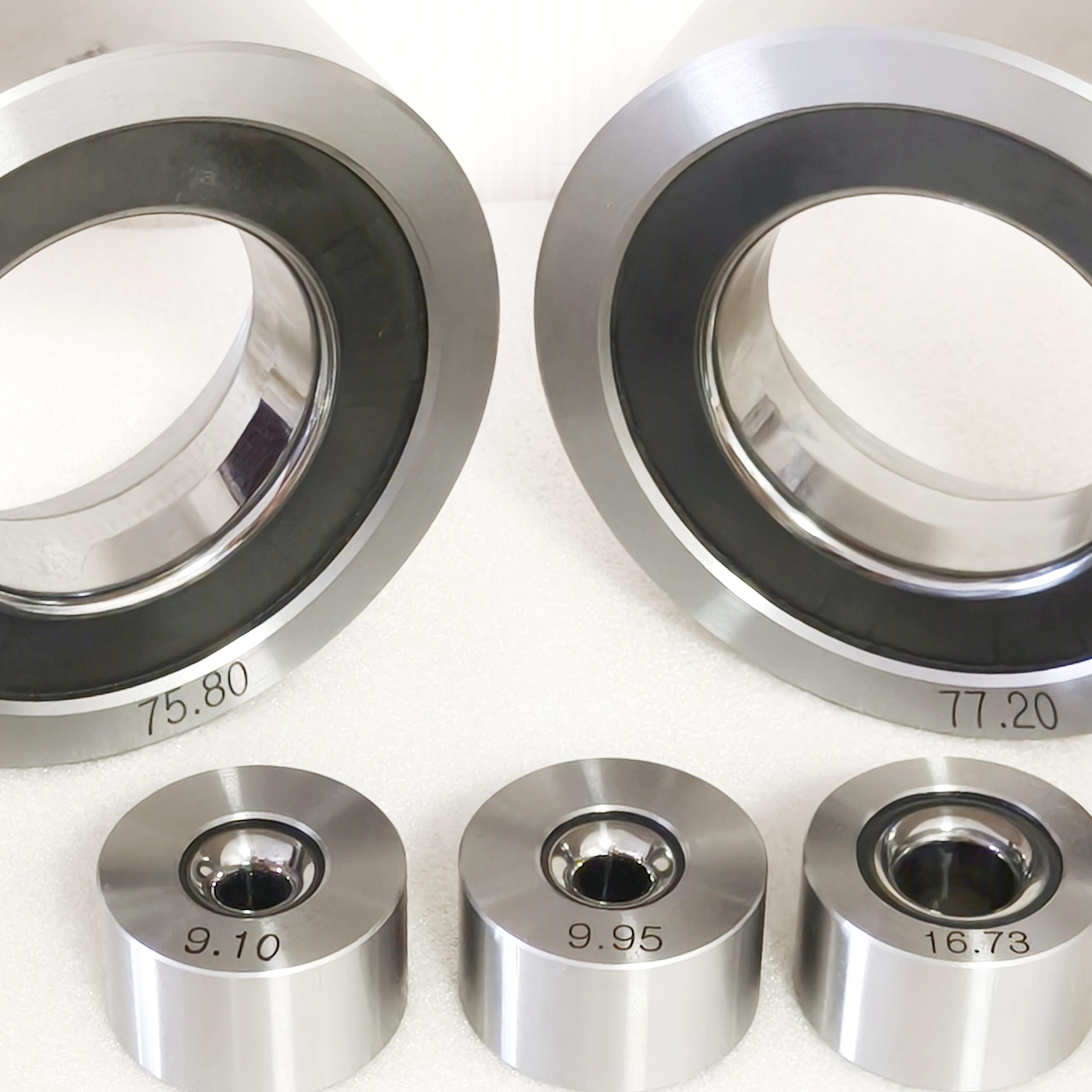Carbide dies with big cases